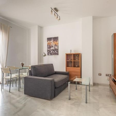 First Floor Close Macarena Church Sevilla Exteriör bild