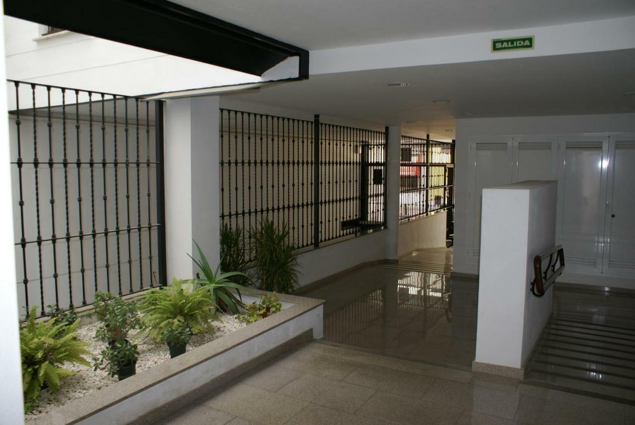 First Floor Close Macarena Church Sevilla Exteriör bild